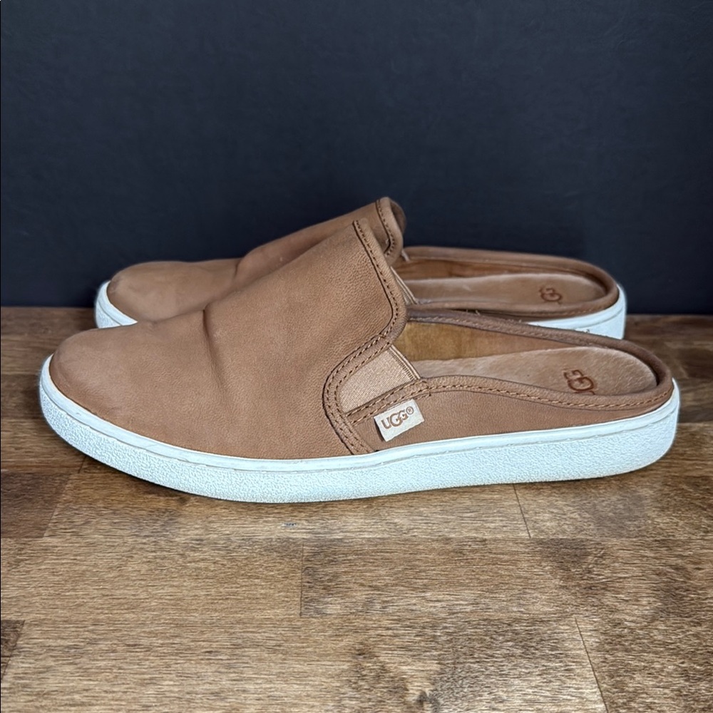 UGG Women’s Size 8 Brown Slip-On Shoes - Picture 2 of 4